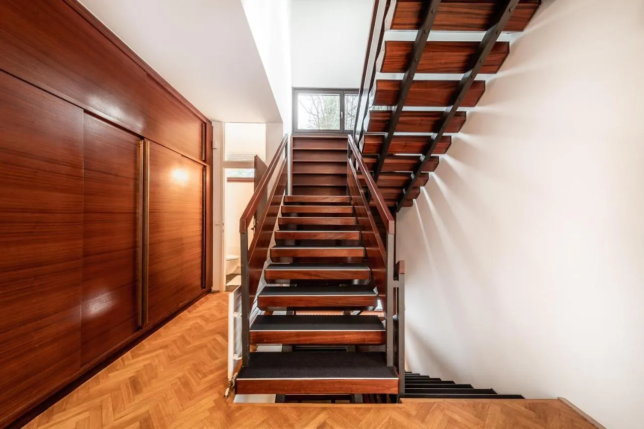 Porsche Villa Mit Garten Und Garage In Bestlage Von Doebling In Wien Österrike